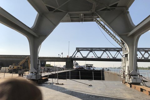 Victrol moves Vintage harbour crane to Scheldekaaien