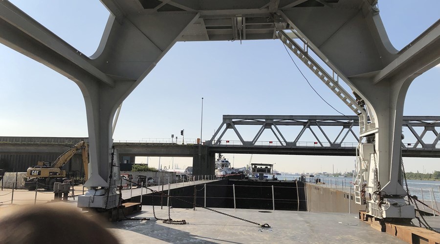 Victrol moves Vintage harbour crane to Scheldekaaien