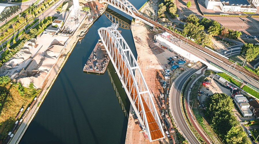 Installation of the new railway bridge at Herentals